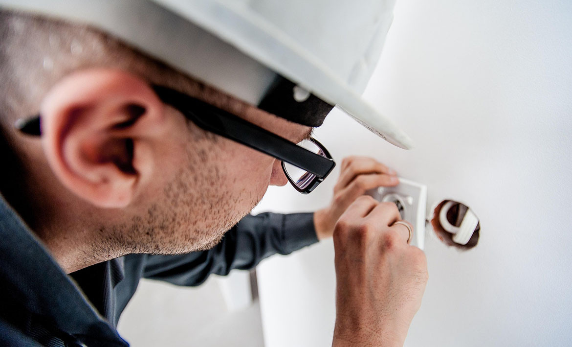 Senses help detect electrical problems