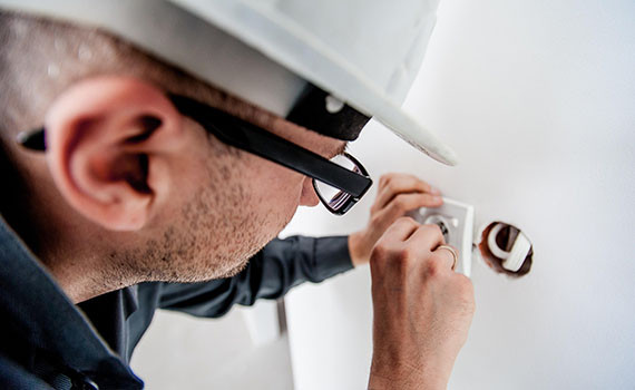 Senses help detect electrical problems